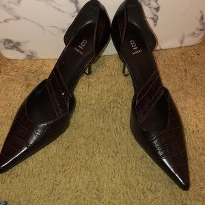 Pointy toed brown alligator  heels